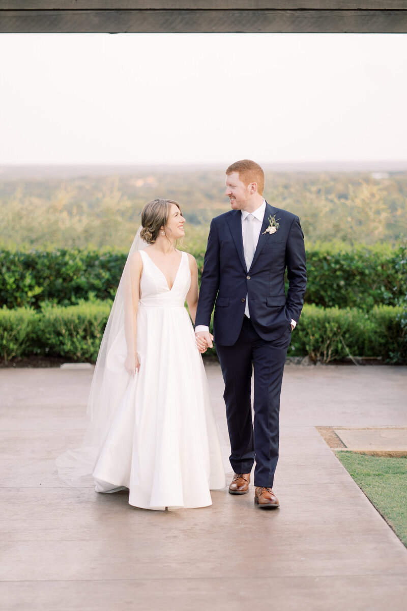 Film wedding photography of couple at Canyonwood Ridge surrounded by oak trees