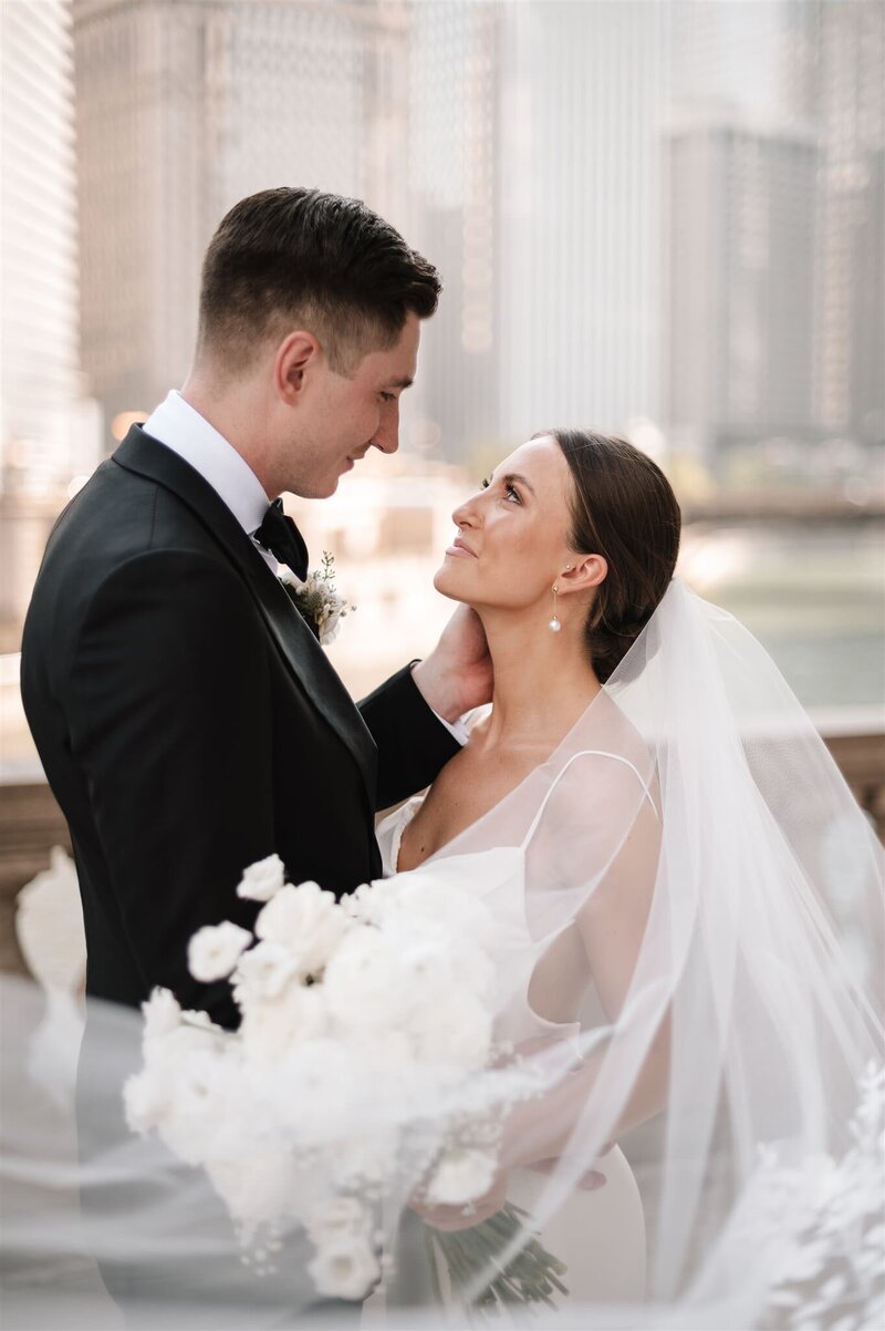 walden-downtown-chicago-riverwalk-wrigley-building-wedding-photos-melissa-ferrara-photography01015