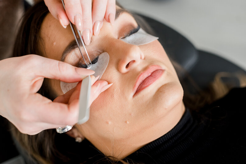 Ashley Turner putting on eyelash extensions at Refresh Aesthetics