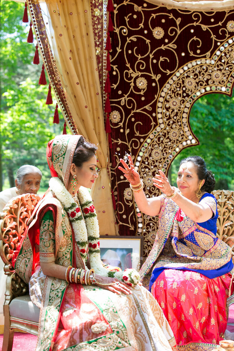 indian-hindu-pleasantdale-chateau-weddings-photography-by-images-by-berit-2760