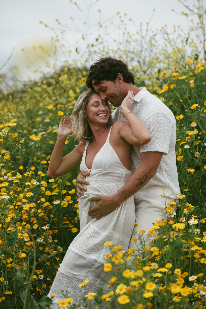 pregnant-couple-in-a-flower-field