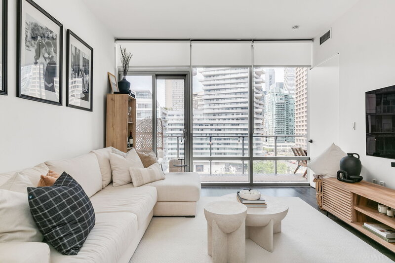16-web-or-mls-8_002_Living Room
