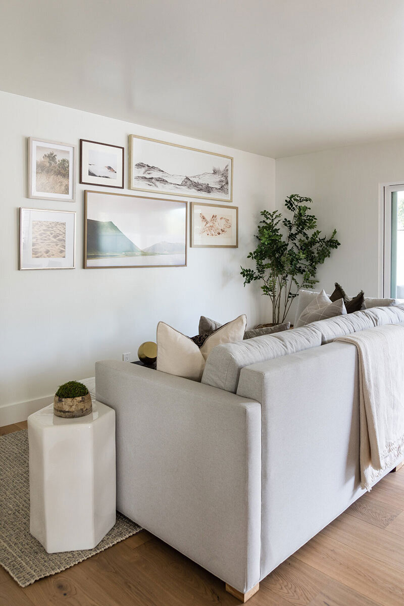 Open-concept living area with warm interiors and seamless design in Newport Beach
