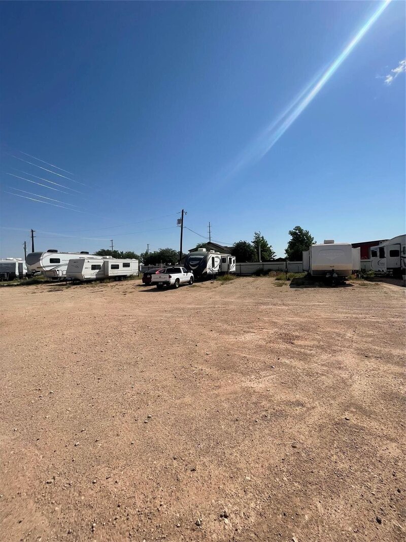 24 fully equipped RV Spaces on 6.7 acres for sale in Midland Texas