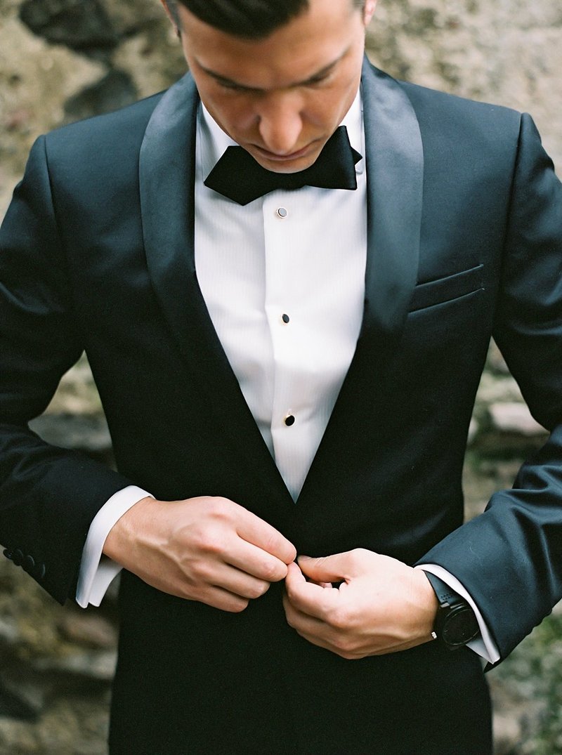 6-handsome-groom-getting-ready-in-tuxedo