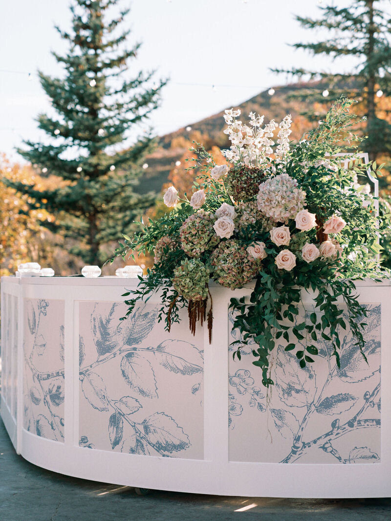 Wedding Graphics by @wedluxecreative for @gobella