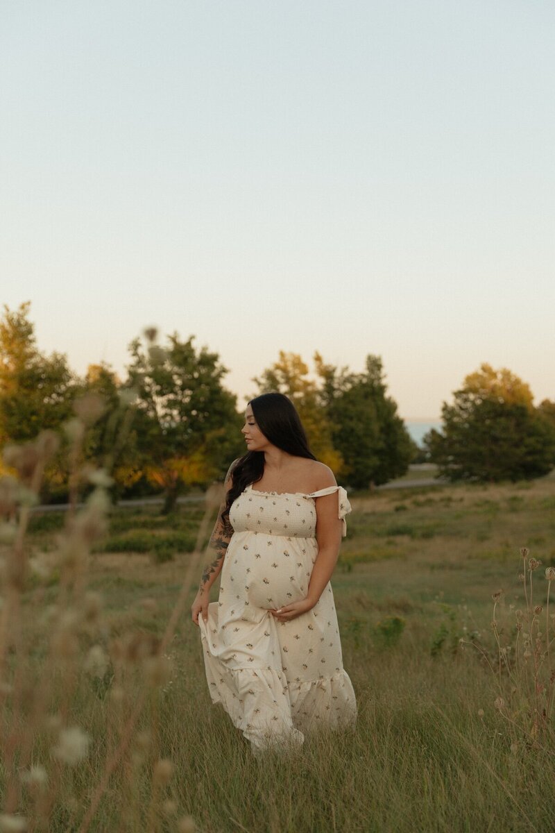 maternity photo in prince edward island by megan shaw
