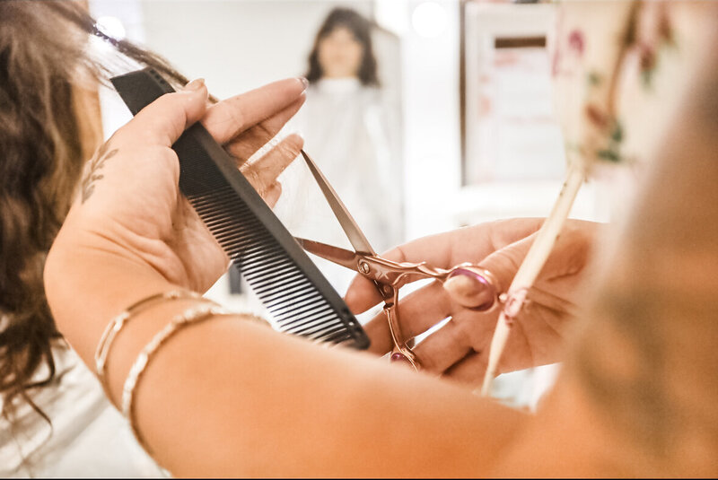 Rachel Dilday is a hair specialist in Sayulita offering expert haircuts, color services, blowouts, and rasta maintenance, helping clients express their unique style with professional care.