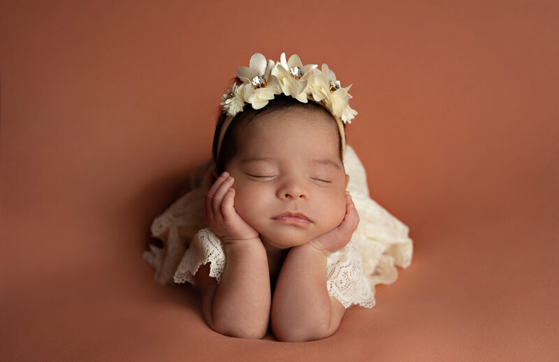 EvaMaganaPhotographynewbornsessiongirlfirstbirthdayphotographysessionstudio (15 of 8)