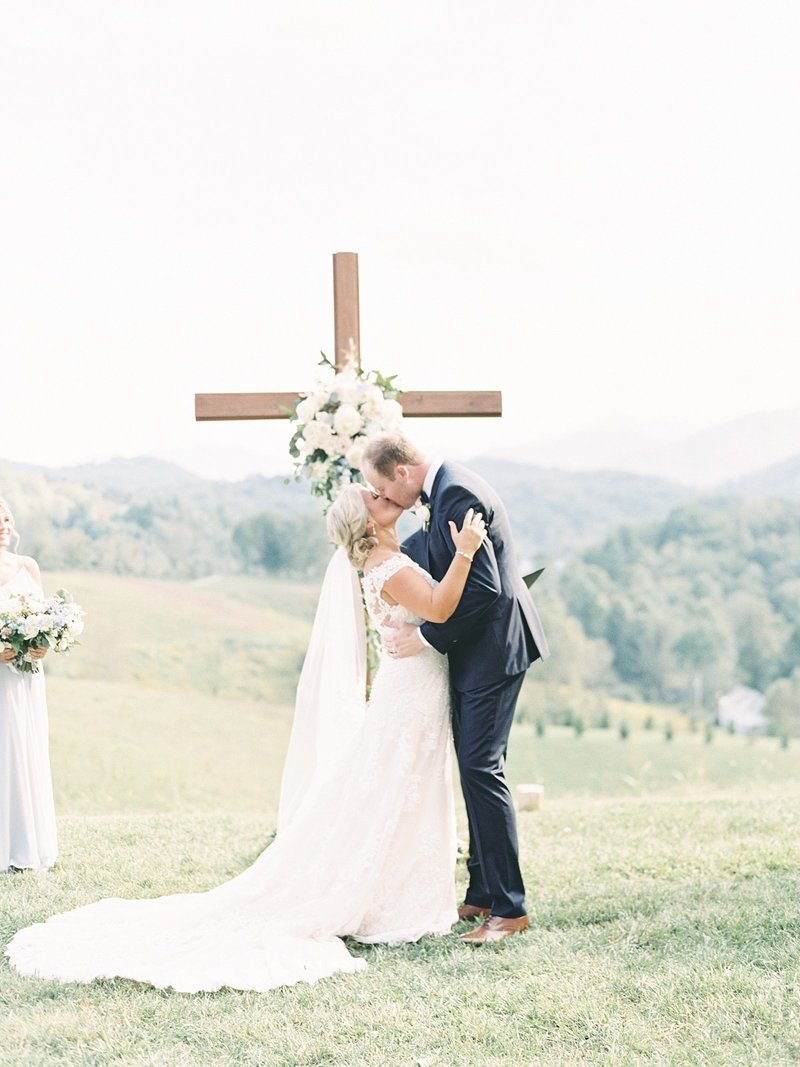 TheRidgeAshevilleWedding_0035-1