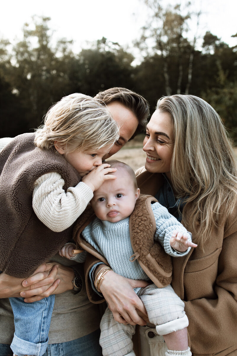 fotoshoot gezin gezins fotoshoot eindhoven valkenswaard gezinsfotograaf fotosgraaf noord brabant liefdevolle herinneringen