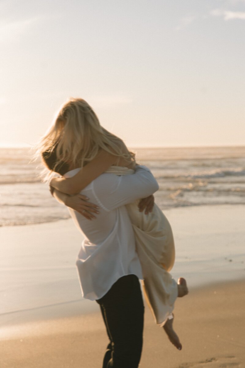 luxury-engagment-session-05074-Edit-min
