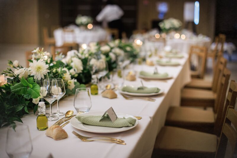 decoration-table-de-mariage-fleurs-blanches