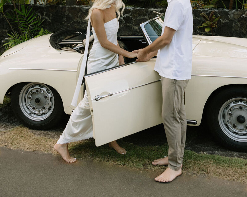 vintage-car-island-engagements-4