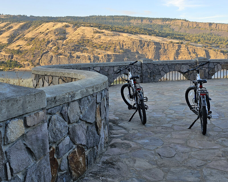 Discover breathtaking viewpoints and scenic spots in the Columbia Gorge while biking with The Gorge E-Bike Adventure Rentals