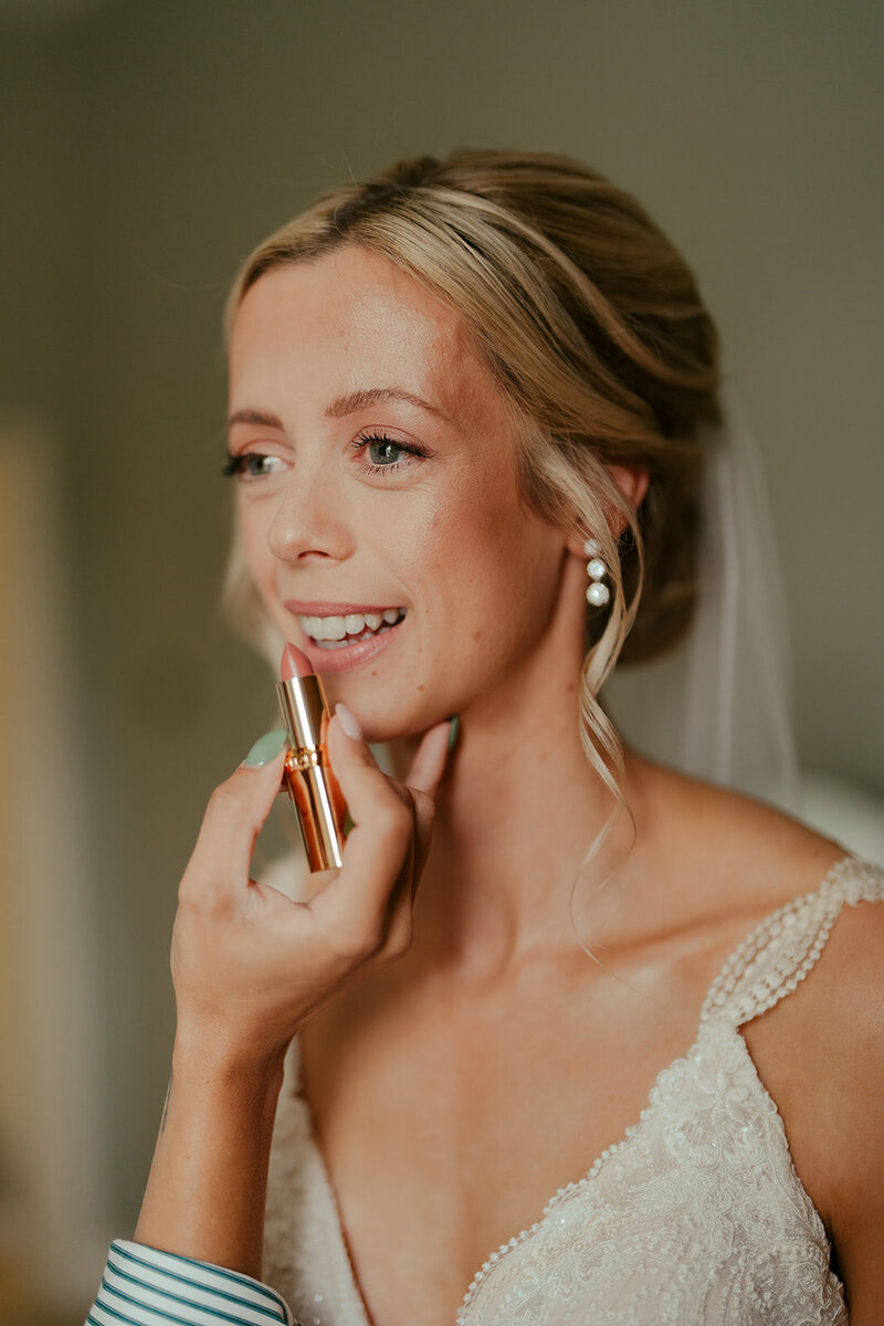 Stephanie doing brides makeup