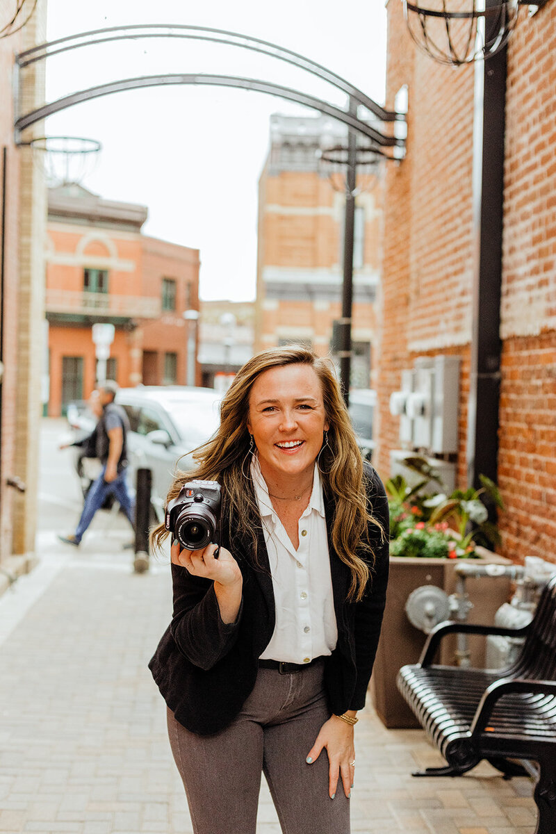 Katelyn Hayes is a visionary photographer located in Atlanta, GA. She is ready to capture your moments through stunning photography at your next event, family session or portrait session.