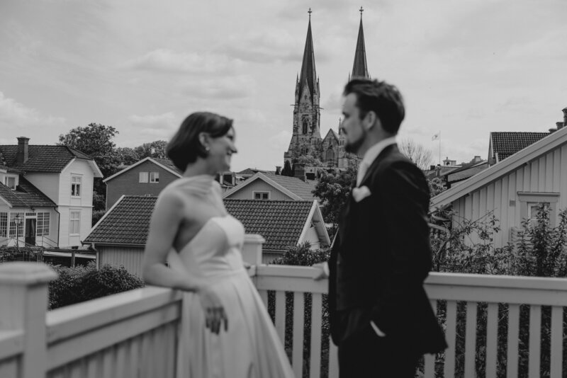 Utomhusvigsel i vackra Carl Larssons Hage mellan Kusthotellet i Varberg och Subbe Fyr, med ståtlig fest i Piltens Lada