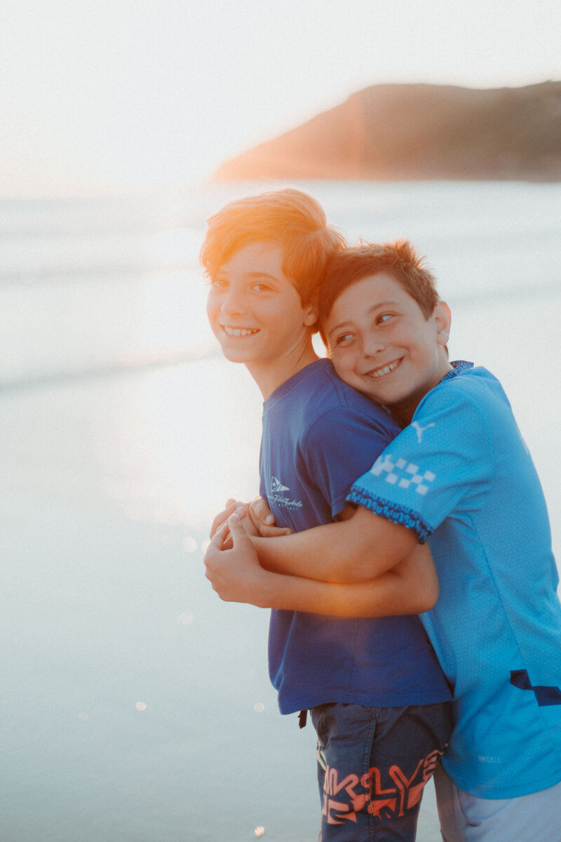 portrait enfants a la plage - seance photo sciotot - caroline liabot