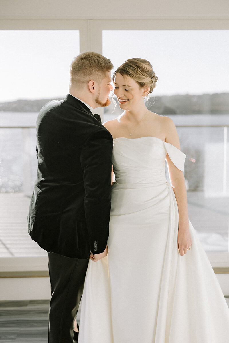 Scarlet+Josh_Cruiseport-FirstLook-30