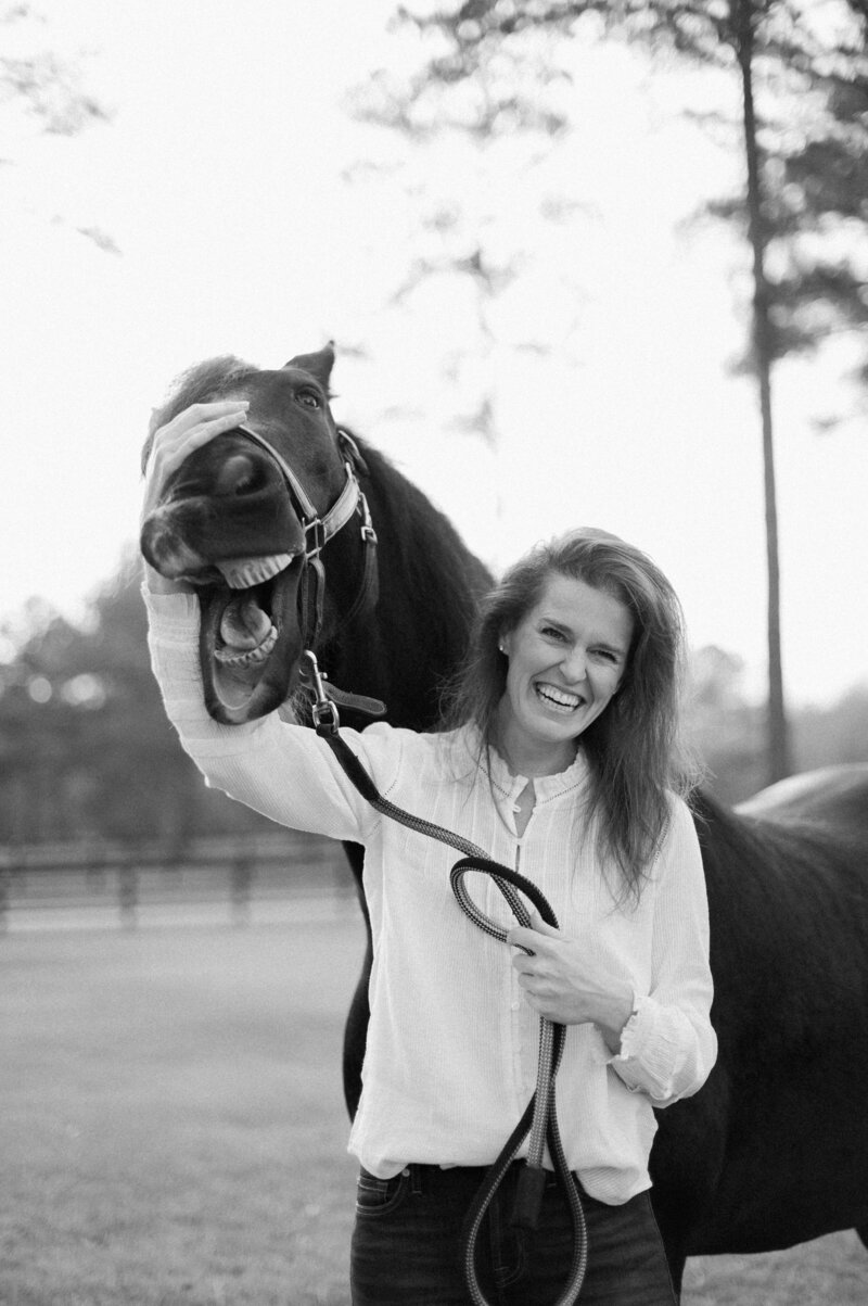 wedding photographer and horse