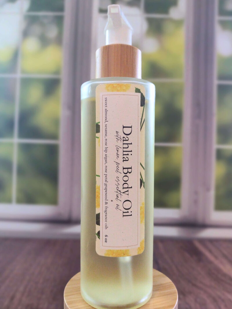 Dahlia Petal oil with label