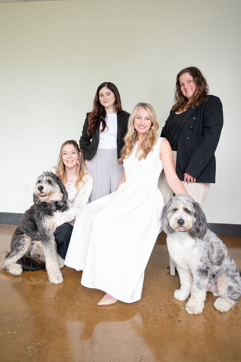 Liz Walton team 4 women and 2 dogs