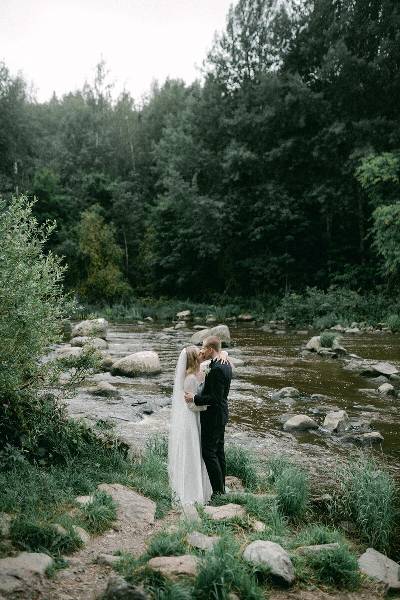 Wedding photo of an Intimate and romantic wedding  photography session in Porvoo by photographer Hannika Gabrielsson