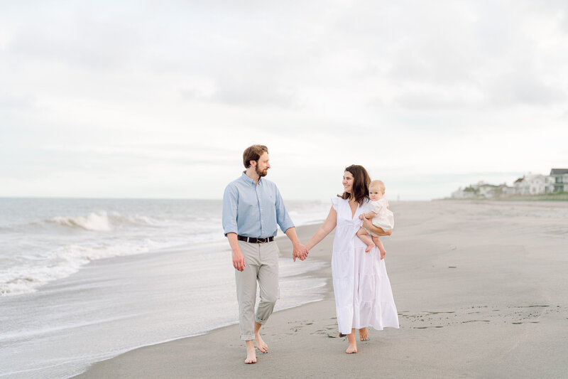 Myrtle Beach photographer captures family portrait in Pawleys Island garden