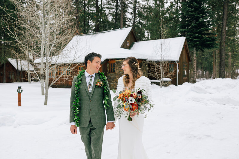 A gorgeous winter wedding at Lake Creek Lodge Bend, Oregon