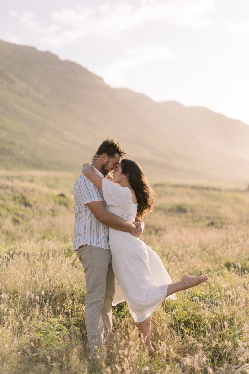Couple gets engaged on Oahu Hawaii