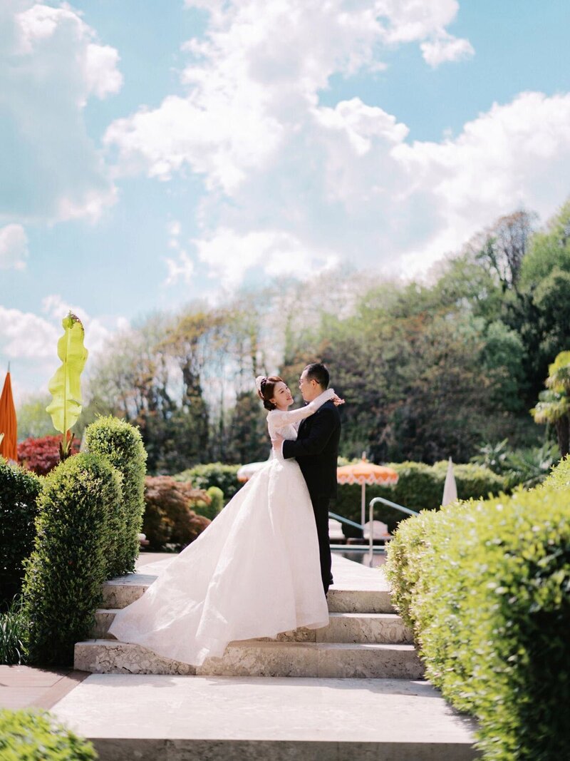 Poolside wedding couple portrait, embracing at their Grand Hotel Tremezzo Wedding, by Lake Como wedding photographer Andreas K. Georgiou