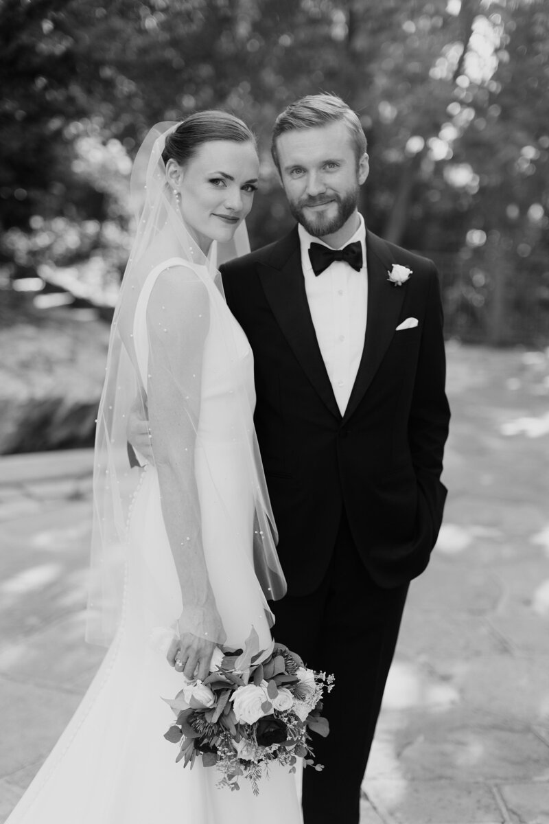 Classic and editorial wedding photography at Creighton Campus, St. John's Church, Happy Hollow Club and Joslyn Art Museum in Omaha, Nebraska. Luxury wedding photographer serving Lincoln, Aspen, Vail, Colorado, Chicago and Kansas City. Midwest Wedding Photographers