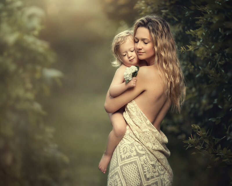Beautiful photo of mom and kids by Iya Estrellado Photography