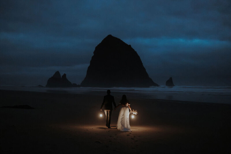 cannon-beach-oregon-elopement-early-morning-lanterns