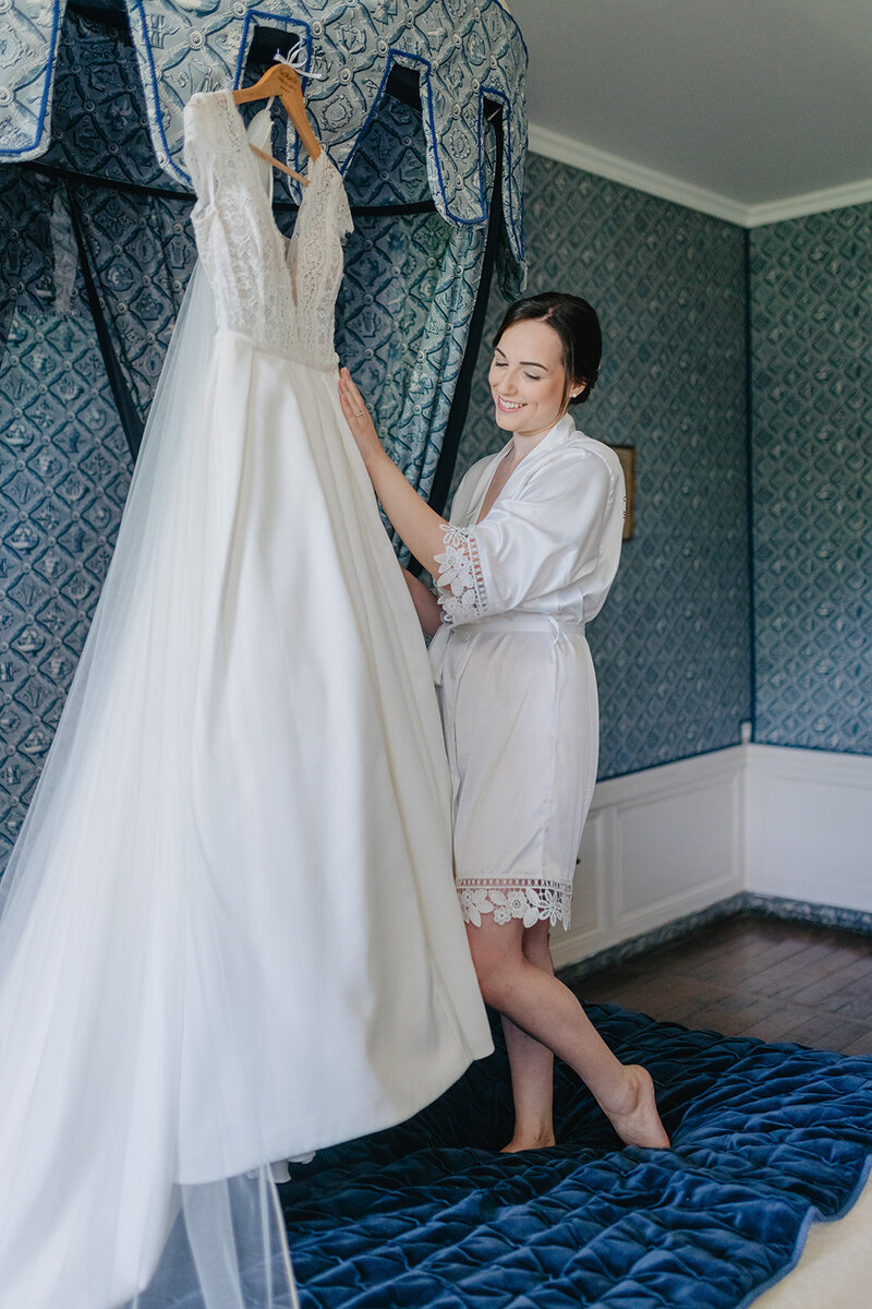 Morgane Ball Photography Chateau de Vitry-la-Ville Lovely Instants wedding planner Flexprod Bertacchi traiteur getting ready bride