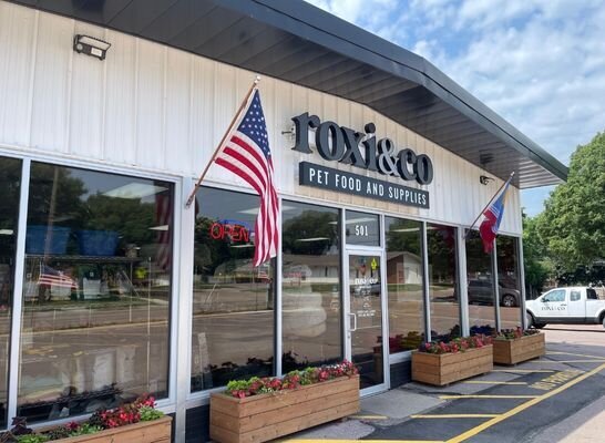 Exterior view of Roxi & Co, a local pet food and supply store in Sioux Falls, South Dakota

