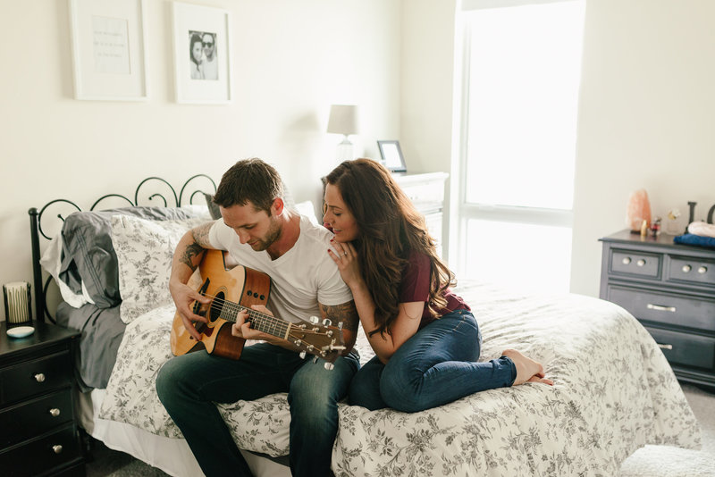 milwaukee-home-engagement-the-paper-elephant-027
