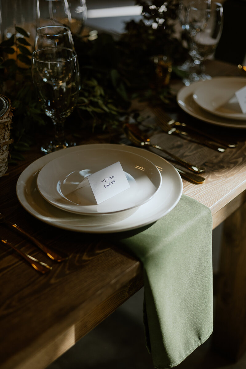 Chic table setting with minimalist design at a Denver wedding