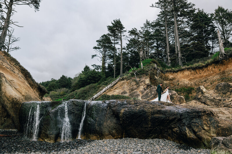Amazing-Oregon-Elopement-location-Hug-Point