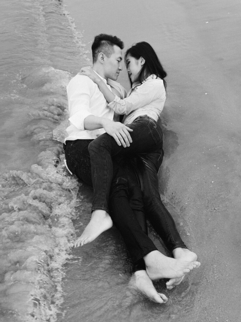 A cinematic black-and-white engagement session photographed on the shores of Jeju Island, Korea by Top luxury destination photographer Michael Asmussen. Styled with timeless Korean-American minimalism, this editorial captures the modern couple in a soulful coastal narrative—designed for high-end wedding clients seeking artful storytelling and refined vision.