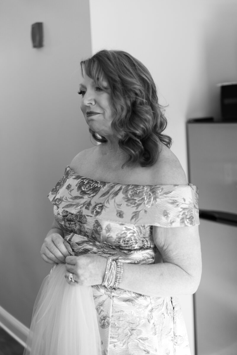 sarah-elizabeth-studio-ohio-wedding-photographer-the-landing-cummins-wedding-friday-getting-ready-52