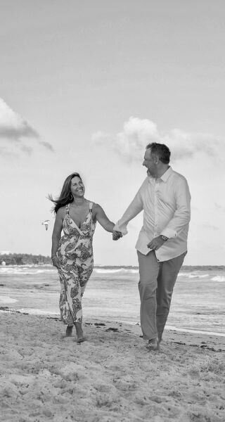 couple-walking-on-beach-lifestyle-photography-denver-colorado-rebecca-bonner