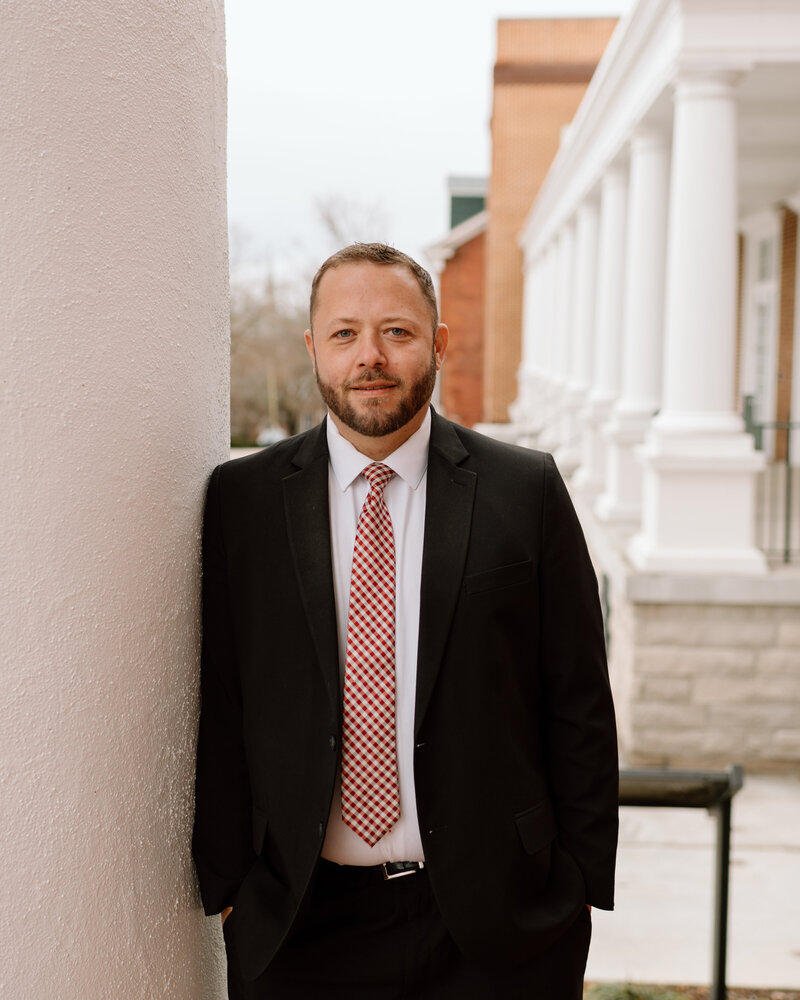 Seth Allen, experienced lawyer in Abingdon VA, leaning on a courthouse column