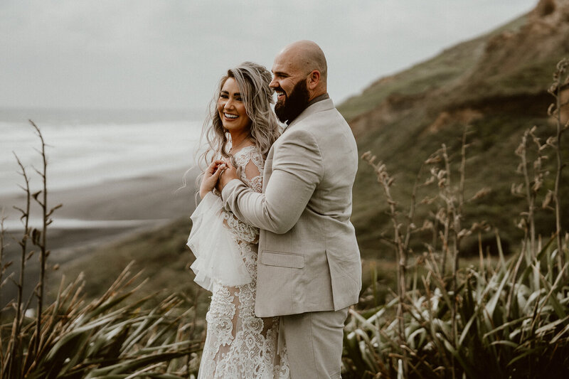 Castaways wedding photography in Auckland, Waiuku with the ocean and cliffs in the background