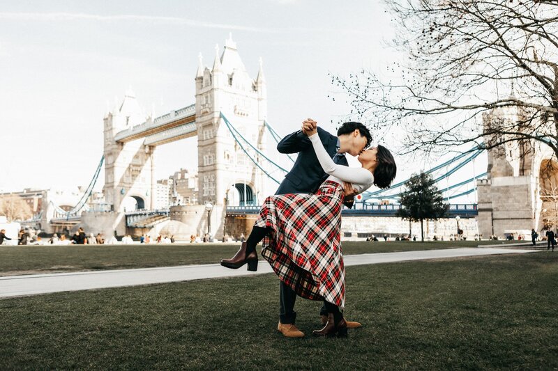 Couple photoshoot in London during summer with historical tower Bridge in the background