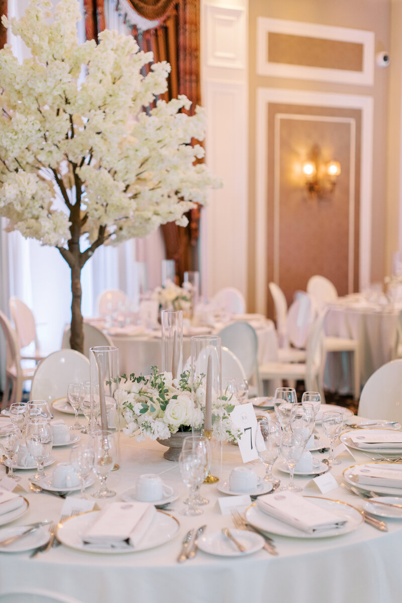 toronto-wedding-photographer-richelle-hunter-michael-bianca-liuna-station-Kendon Design Co. GTA Niagara Florist Wedding Planner-764