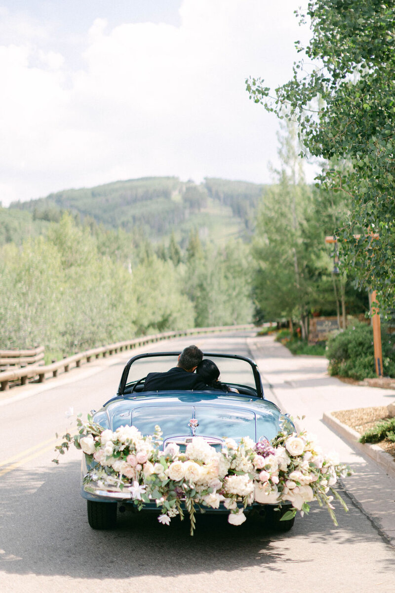 lace wedding dress of seattle bride