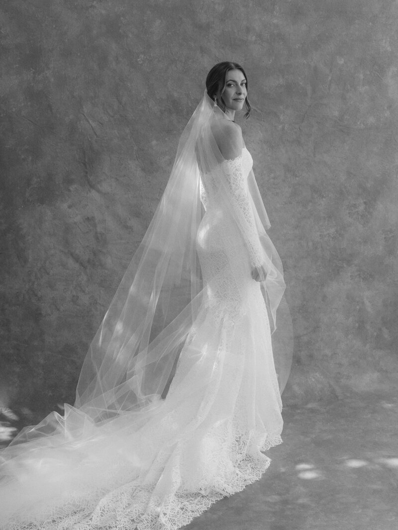 Autumn-Maximalist-Wedding-with-rich-tones-blue-velvet-draping-Ashley-Ludaescher-Photography-Vanessa-Noel-Events-0038