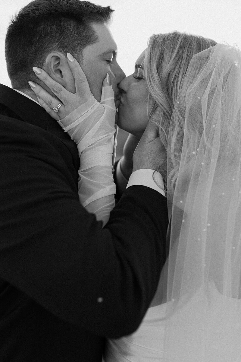 kelsey-kohl-wedding-preview-taylorraephotofilm-131